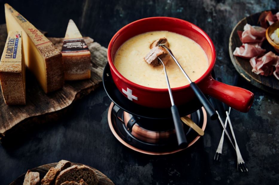 Fondue met 3 kazen: Le Gruyère AOP Classic, Le Gruyère AOP d'Alpage en Vacherin Fribourgeois AOP