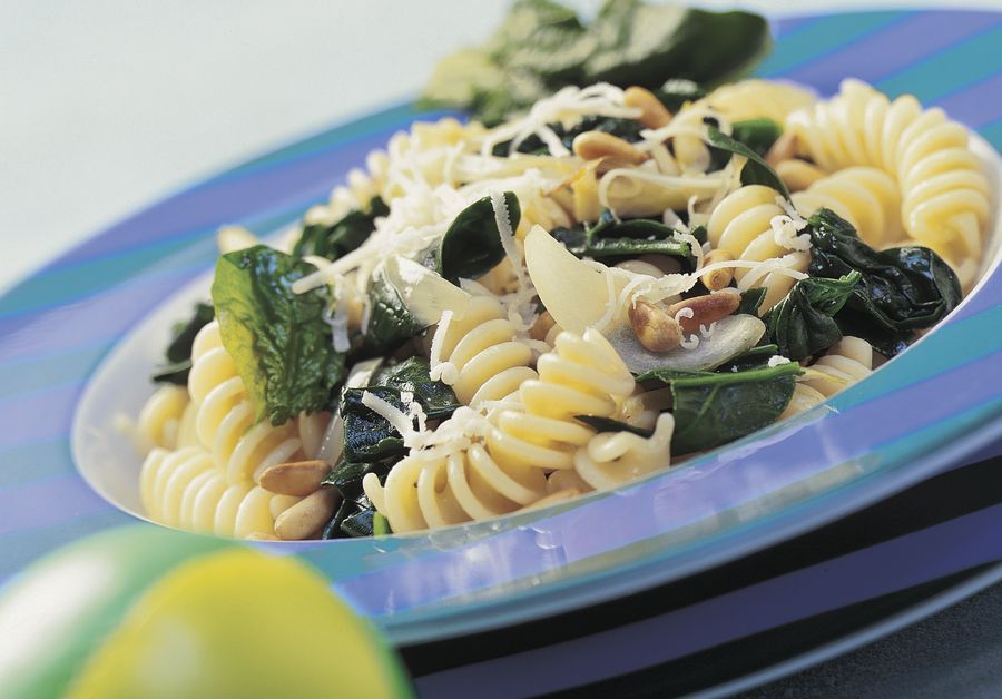 Fusilli met spinazie, pijnboompitten en Gruyère