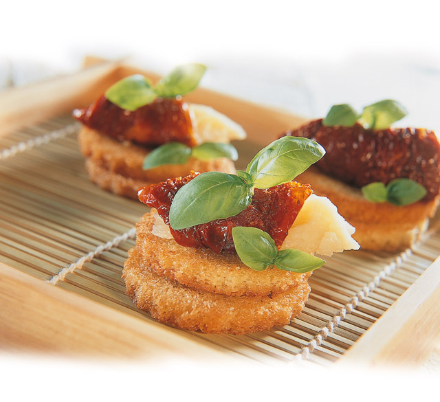 Canapés met gedroogde tomaten en Sbrinz AOP