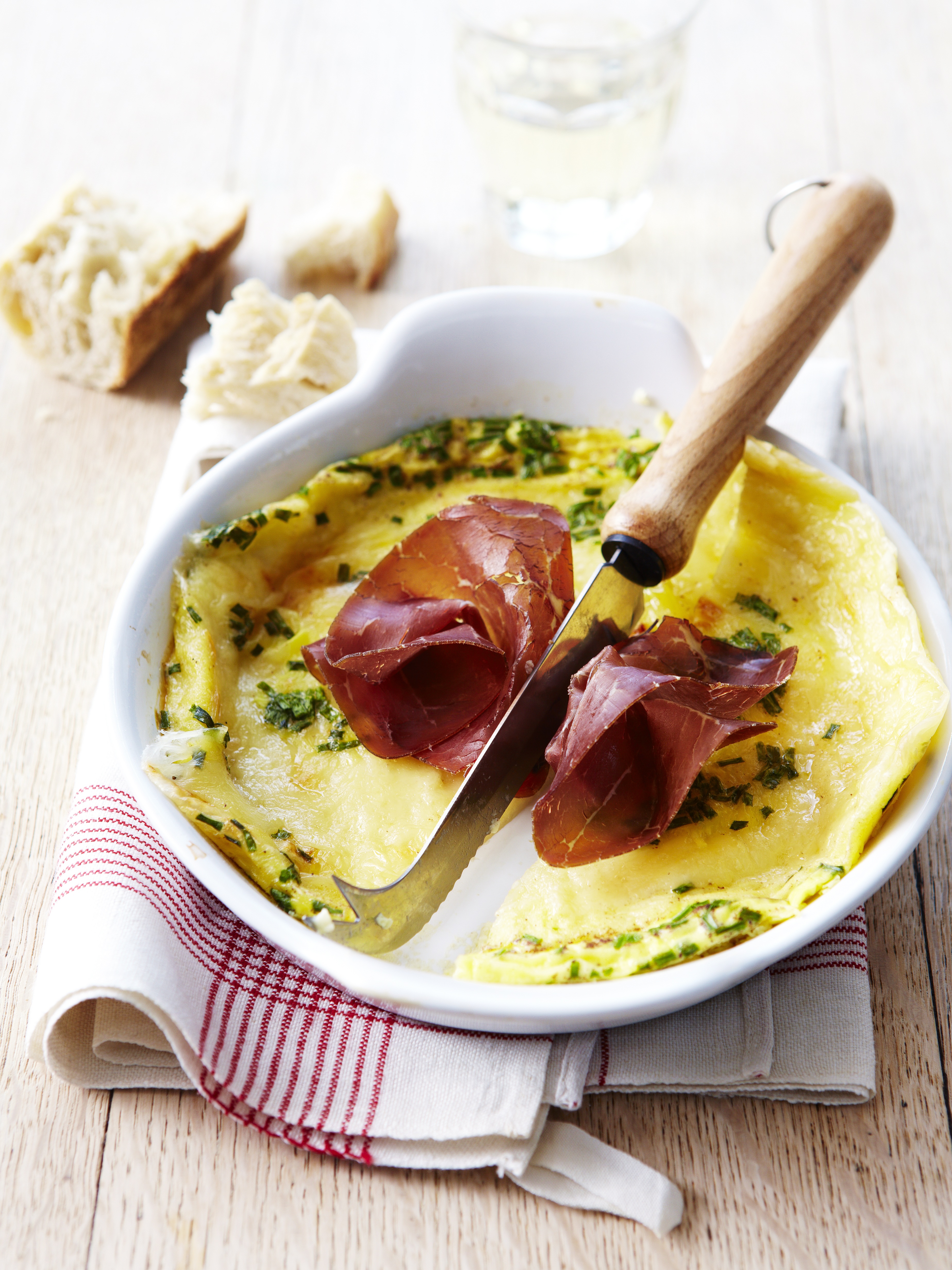 Ramequins met Gruyère AOP en Bündnerfleisch