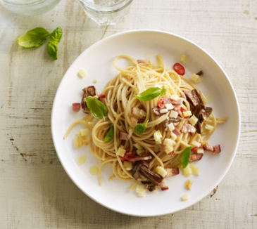 Spaghetti met kaas, spekjes en boleten