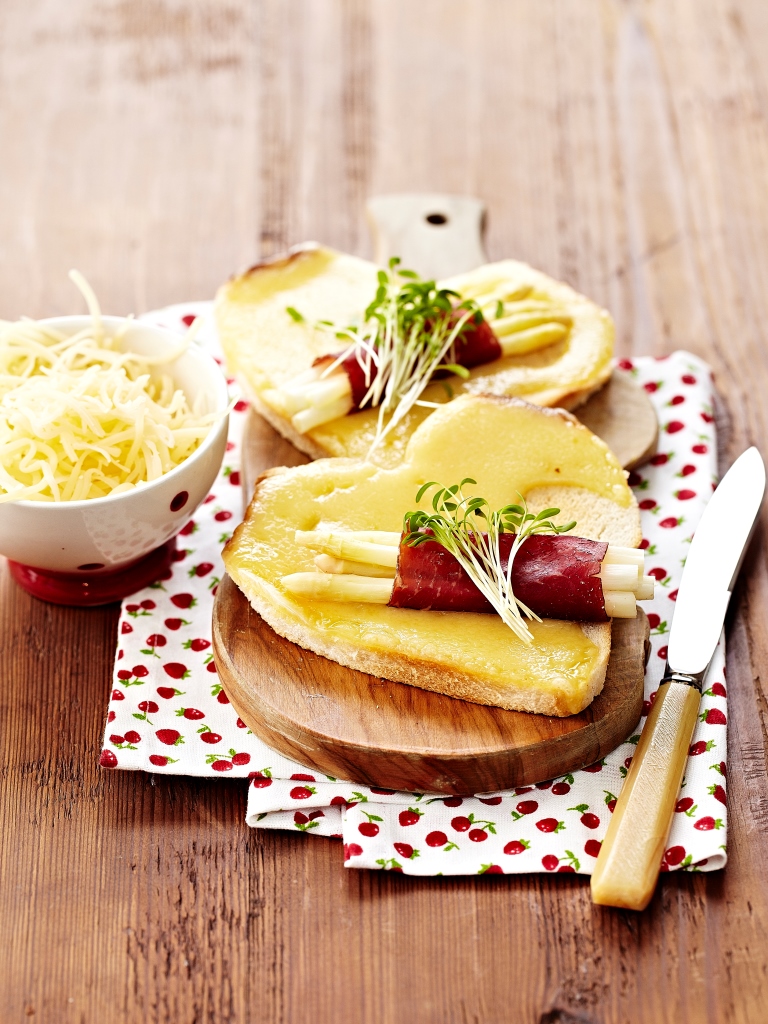 Croque-monsieur met asperges en Emmentaler AOP