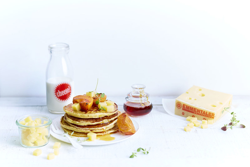 Pancakes met Emmentaler AOP, abrikozen en citroentijm