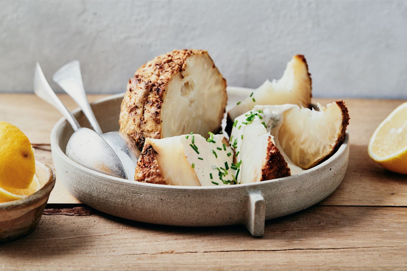 Geroosterde knolselderij, saus met Tomme Vaudoise